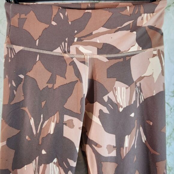 TAHARI SPORT Cammo Leggings - Picture 3 of 8
